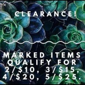 🌵🌵Spring cleaning sale! Cleaning out my closet!